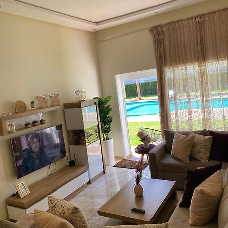 Apparemment De Luxe Vue Piscine Apartment Бузника Екстериор снимка