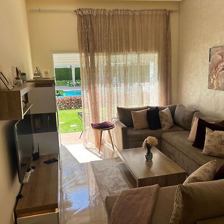 Apparemment De Luxe Vue Piscine Apartment Бузника Екстериор снимка