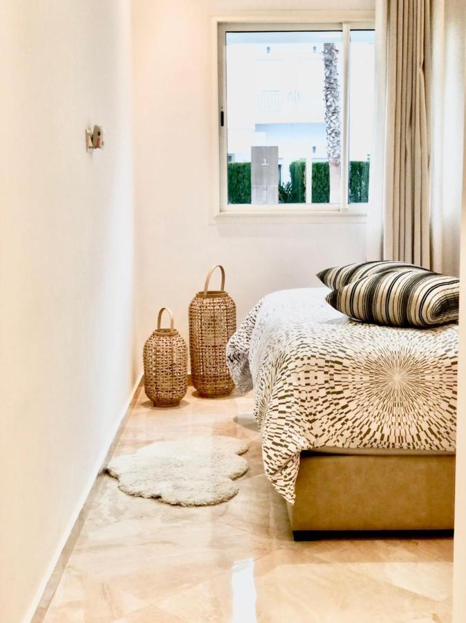 Apparemment De Luxe Vue Piscine Apartment Бузника Екстериор снимка