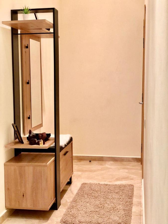 Apparemment De Luxe Vue Piscine Apartment Бузника Екстериор снимка