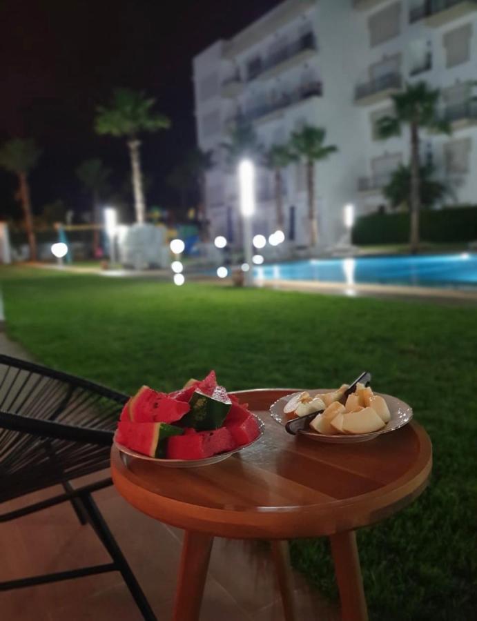 Apparemment De Luxe Vue Piscine Apartment Бузника Екстериор снимка