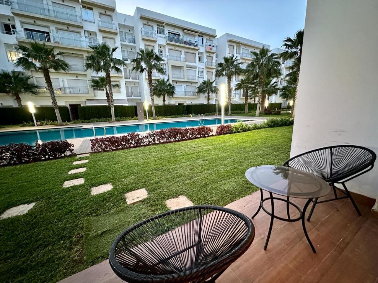 Apparemment De Luxe Vue Piscine Apartment Бузника Екстериор снимка