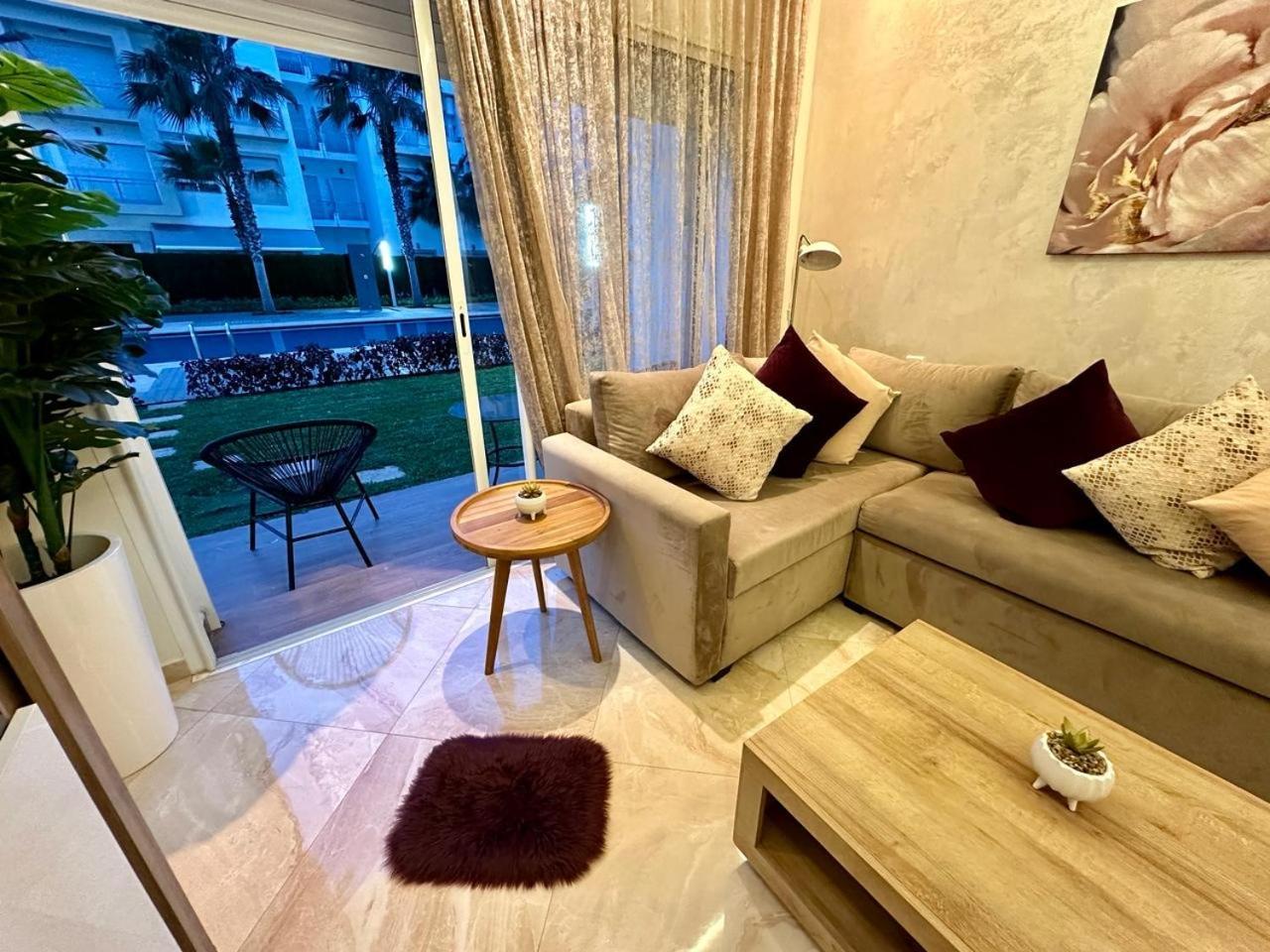 Apparemment De Luxe Vue Piscine Apartment Бузника Екстериор снимка