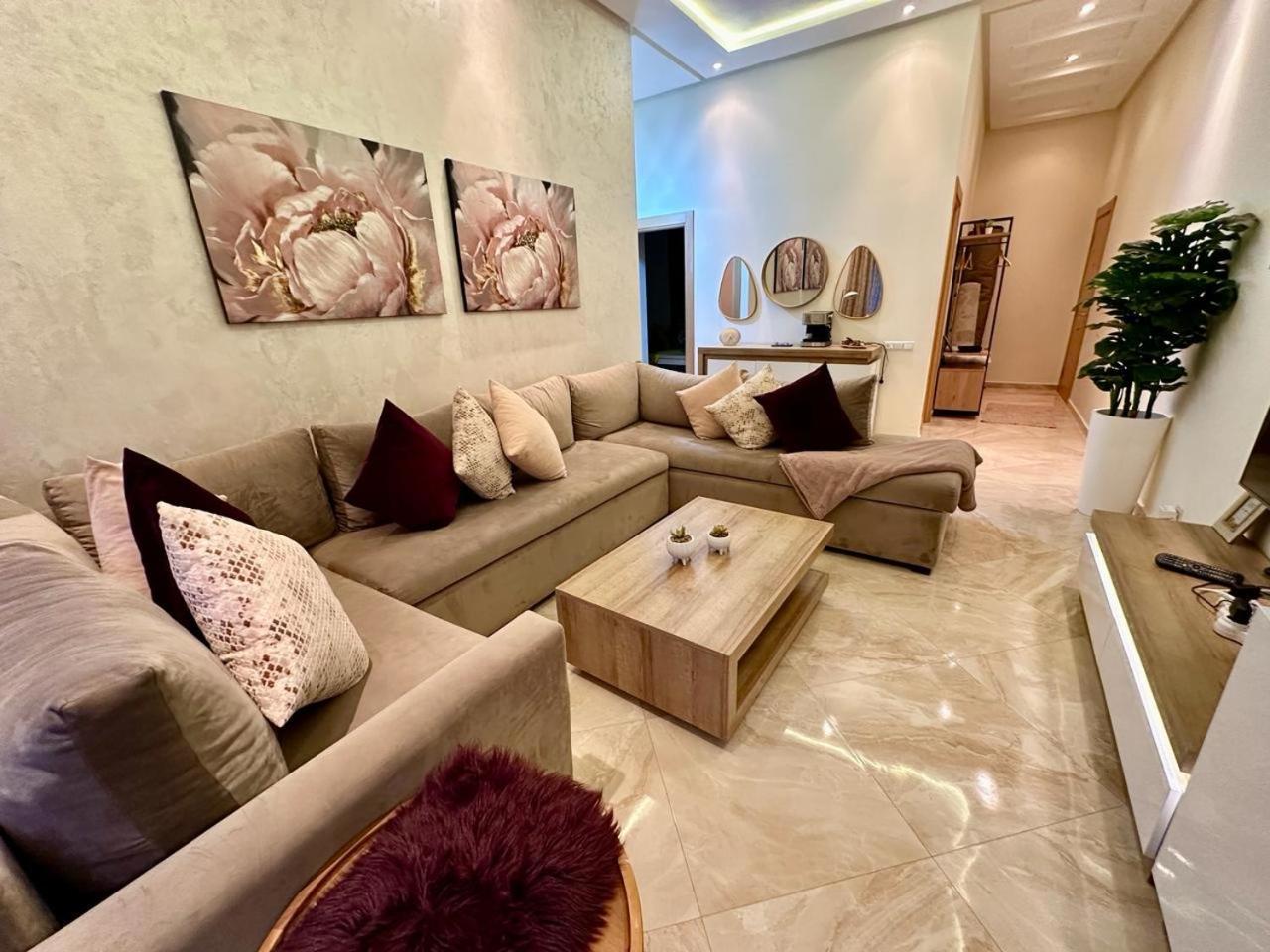 Apparemment De Luxe Vue Piscine Apartment Бузника Екстериор снимка