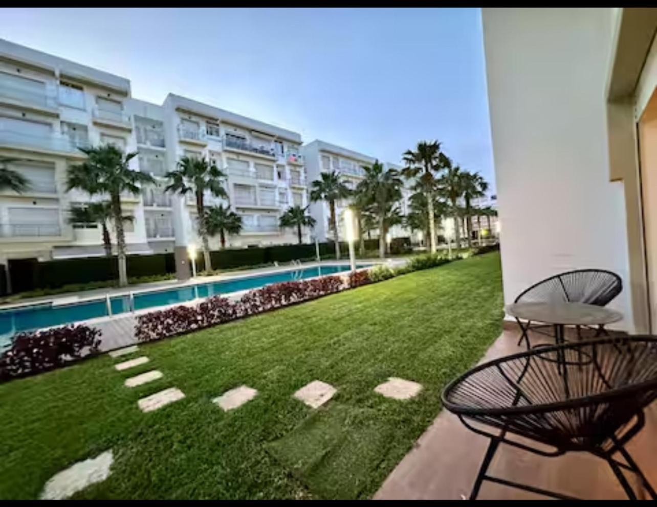 Apparemment De Luxe Vue Piscine Apartment Бузника Екстериор снимка